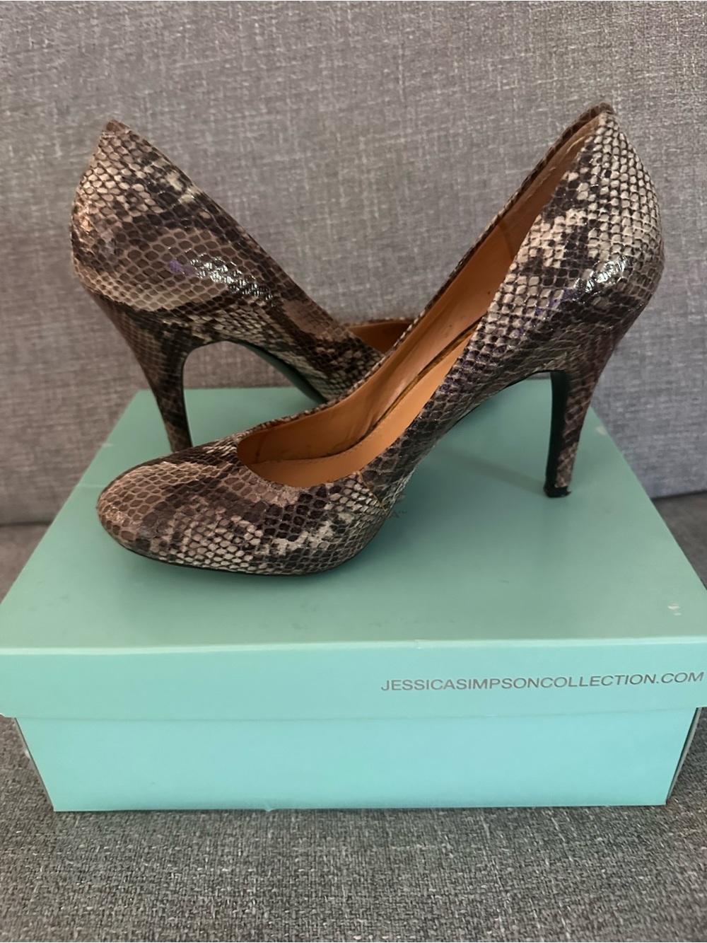 Jessica Simpson Oscar Umber (Snake-Print) Heels